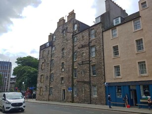5 bedroom flat for rent in Buccleuch Street, Newington, Edinburgh, EH8