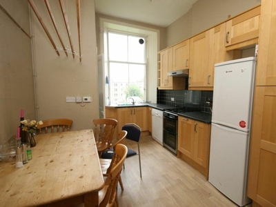 5 bedroom flat for rent in Strathearn Road, Edinburgh, EH9