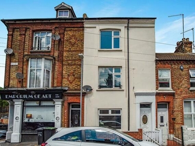 5 Bedroom Terraced House For Rent In Gravesend, Kent