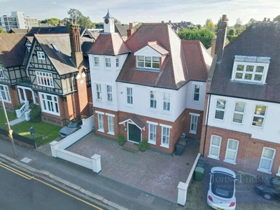 6 Bedroom Detached House For Sale In Forest Avenue, Chingford