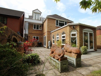 6 bedroom detached house for sale in Sydenham Way Hanham Bristol, BS15