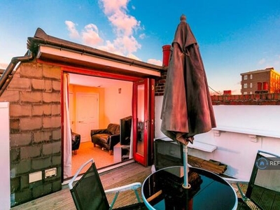 6 Bedroom Maisonette For Rent In London