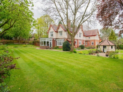 7 bedroom detached house for sale in Knighton Grange Road, Leicester, LE2