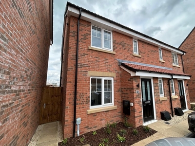 Crown Crescent, Bolsover, Chesterfield - 3 bedroom semi-detached house