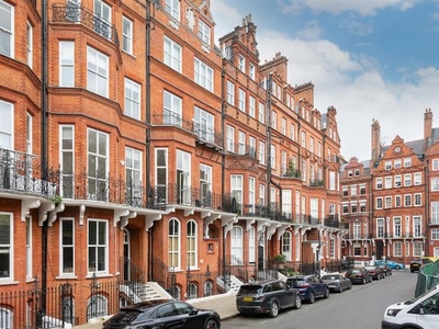 Flat for sale in Cadogan Square, London SW1X