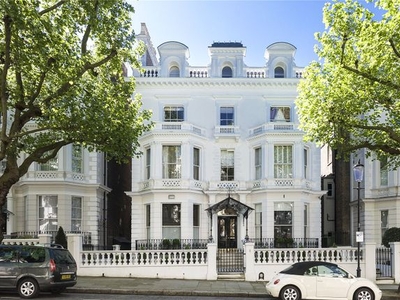 Flat for sale in Holland Park, London W11