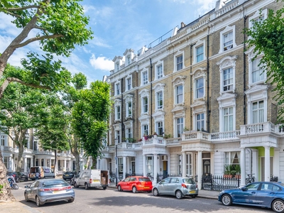 Flat in Linden Gardens, Notting Hill, W2