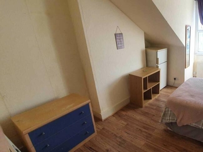 Flat share for rent in Chichele Road, NW2