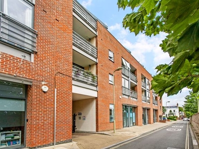 Flat to rent in Belgarum Place, Staple Gardens, Winchester, Hampshire SO23