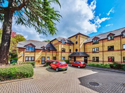 Flat to rent in Brooklands Court, St Albans, Hertfordshire AL1