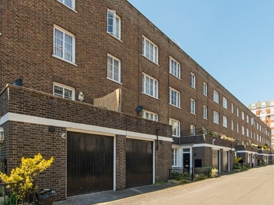 Flat to rent in Bryanston Mews West, London W1H
