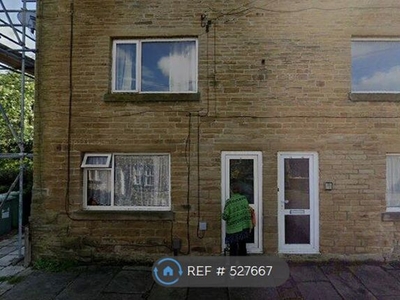 Flat to rent in Calverley, Pudsey LS28