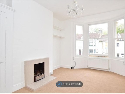 Flat to rent in Gladstone Place, Brighton BN2