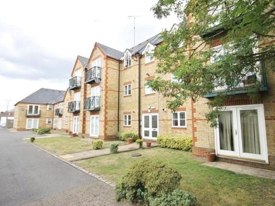 Flat to rent in Hummer Road, Egham, Runnymede TW20