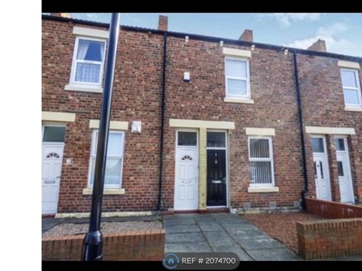 Flat to rent in Victoria Crescent, North Shields NE29