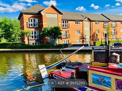Flat to rent in Wharf Close, Manchester M1