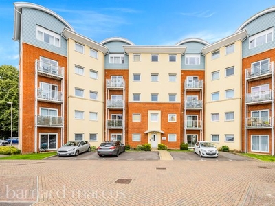 Flat to rent in Yoxall Mews, Redhill RH1