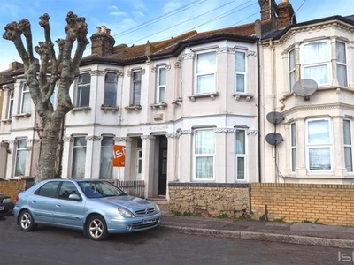 Room to rent in Stanley Road, Southend-On-Sea SS1
