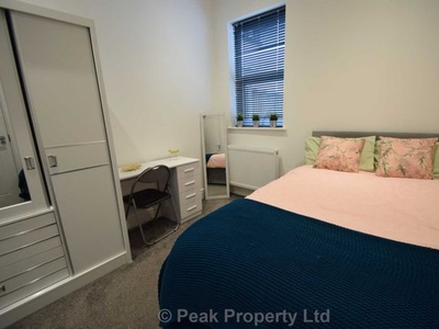 Shared accommodation to rent in Gordon Road, Southend-On-Sea SS1