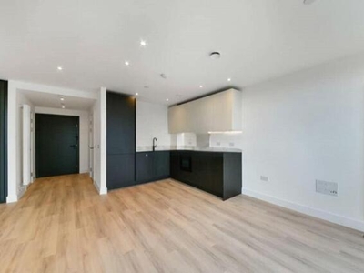 Studio Apartment For Rent In 1 Heartwood Boulevard, London