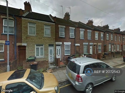 3 bedroom terraced house for rent in Clifton Road, Luton, LU1