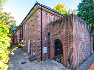 1 bedroom maisonette for sale in Bath Place, Winchester, SO22