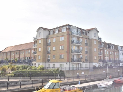 2 bedroom flat for sale in The Piazza, Eastbourne, BN23