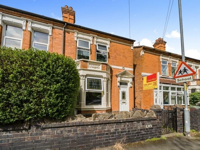 2 bedroom semi-detached house for sale in Stanley Road, Worcester, WR5