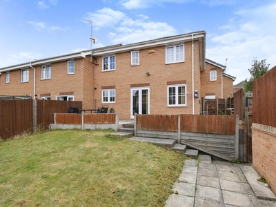4 bedroom town house for sale in Birkby Close, Hamilton, Leicester, LE5