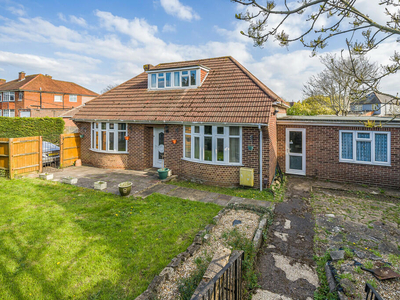6 bedroom detached bungalow for sale in Sholing, Southampton, SO19