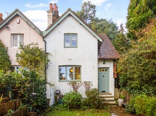2 bedroom property for sale in Little Common Lane, Bletchingley, RH1