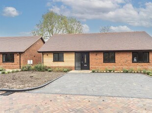 Detached bungalow for sale in Hatching Green, Harpenden AL5