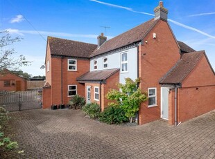 Detached house for sale in Bath Road, Broomhall, Worcester WR5