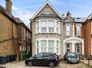 Flat to rent - Bromley Road, London, SE6