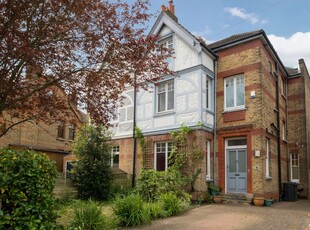 Semi-detached House to rent - Oakhill Road, Beckenham, BR3