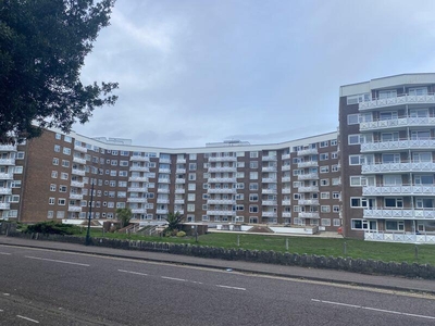 3 bedroom flat for rent in BEAUTIFULLY PRESENTED 3 DOUBLE BED APARTMENT - Elizabeth Court Bournemouth ***OPEN TO OFFERS , BH1