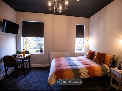 Room to rent in Vicarage Avenue, Derby DE23