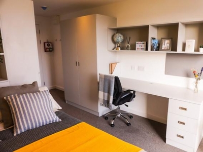 1 Bedroom Shared Living/roommate Coventry Coventry