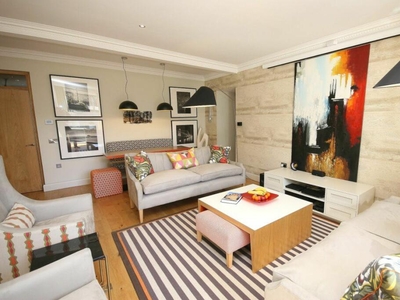 2 bedroom flat for rent in Inverleith Row, Edinburgh, EH3