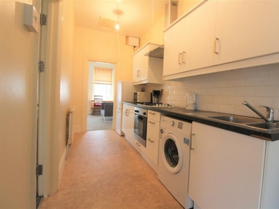 3 bedroom flat for rent in Whitchurch Road, Heath, Cardiff, CF14 3NF, CF14