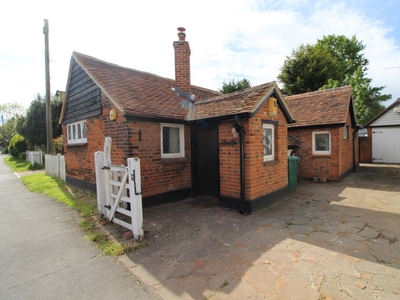 2 bedroom bungalow for rent in Chelmsford Road, Shenfield, Brentwood, Essex, CM15