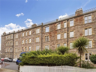 1 bed top floor flat for sale in Trinity