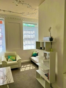 1 Bedroom Apartment For Rent In Godalming, Surrey