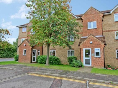 1 Bedroom Apartment For Rent In Hayes, Middlesex