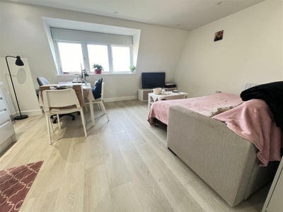 1 bedroom flat for rent in Newmarket Road, Cambridge, CB5
