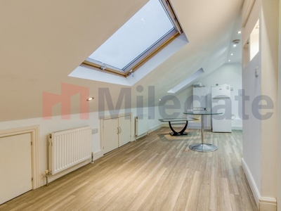 1 bedroom flat for rent in Station Road, London, NW4