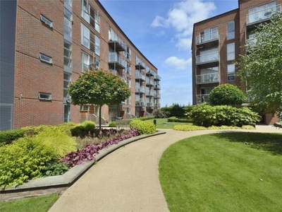 1 Bedroom Flat For Sale In Walton-on-thames