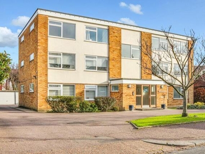 2 Bedroom Apartment For Sale In Leigh-on-sea