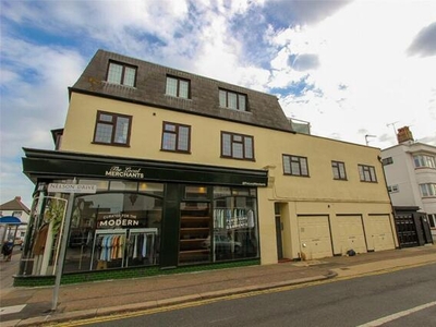 2 Bedroom Apartment For Sale In Leigh-on-sea, Essex