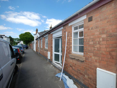 2 Bedroom Bungalow For Rent In Leamington Spa, Warwickshire